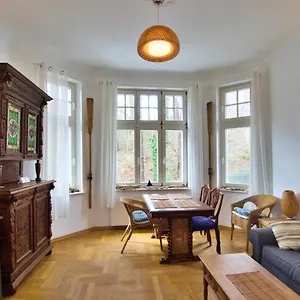  Apartament Winieckiego, Polska